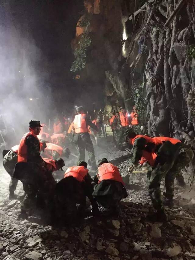 我不知道你是誰，卻知道你為了誰，向人民子弟兵致敬！