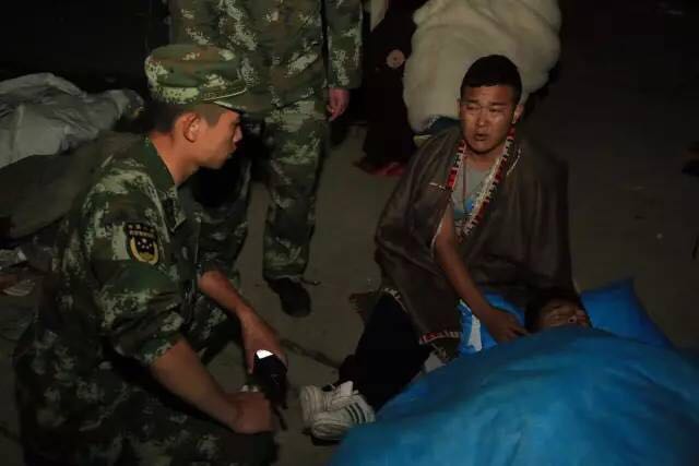 我不知道你是誰，卻知道你為了誰，向人民子弟兵致敬！