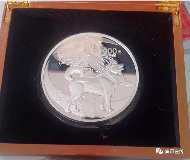 生肖狗年金銀幣上的防偽微縮文字你發(fā)現(xiàn)了嗎？