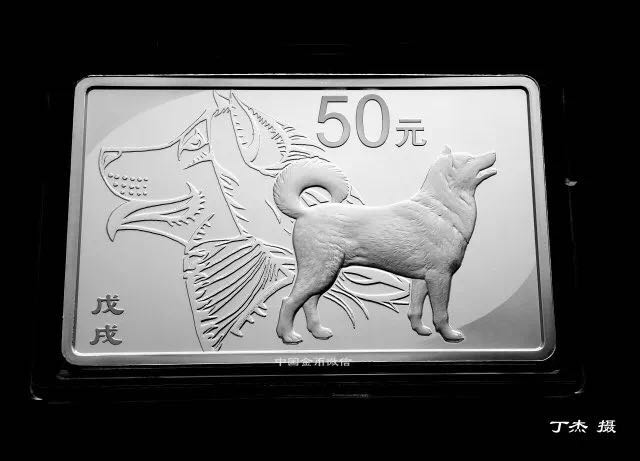 生肖狗年金銀幣上的防偽微縮文字你發(fā)現(xiàn)了嗎？
